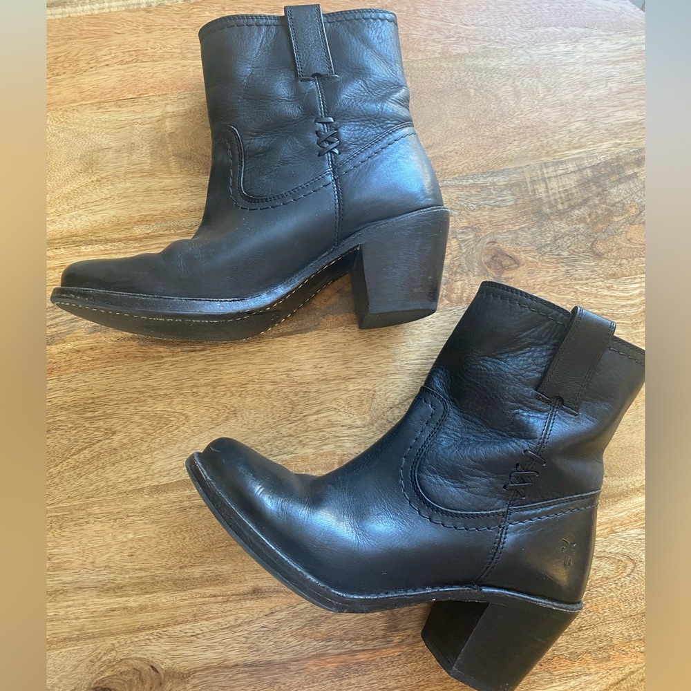 Frye Carmen X-Stitch Ankle Boots Size 7